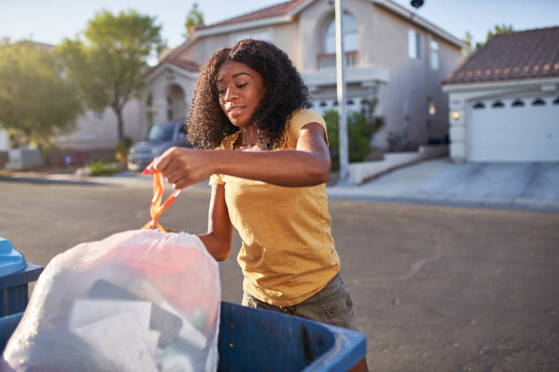 Best Yard Waste Removal  in Saranac, MI